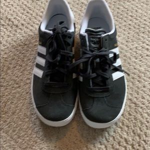 New Adidas gazelle sneakers Size 5 men’s women’s 7